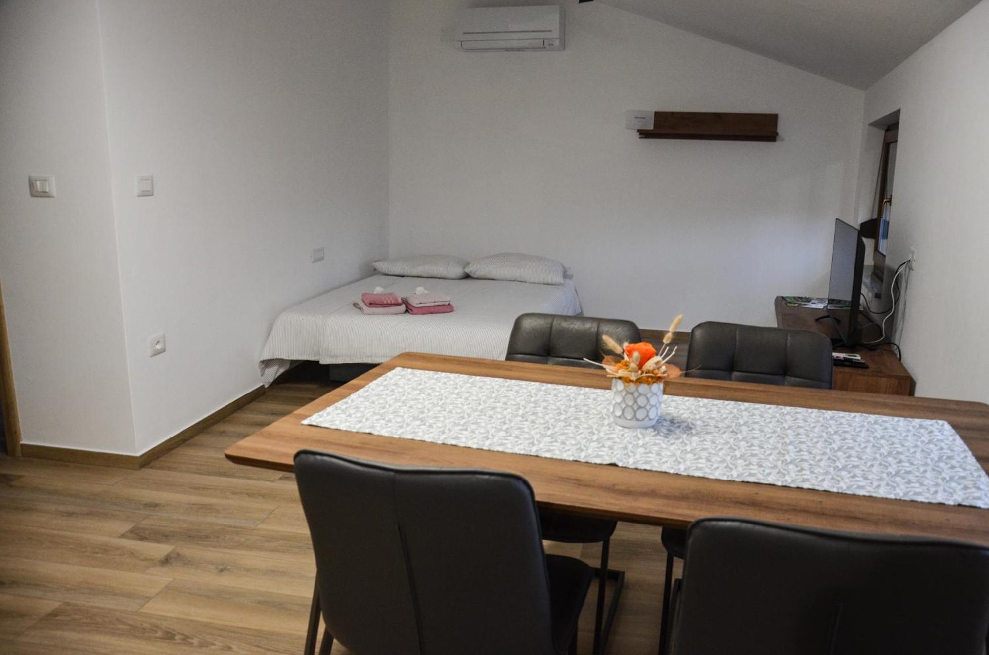 Apartmaji Tanto Malovse Crnice Экстерьер фото